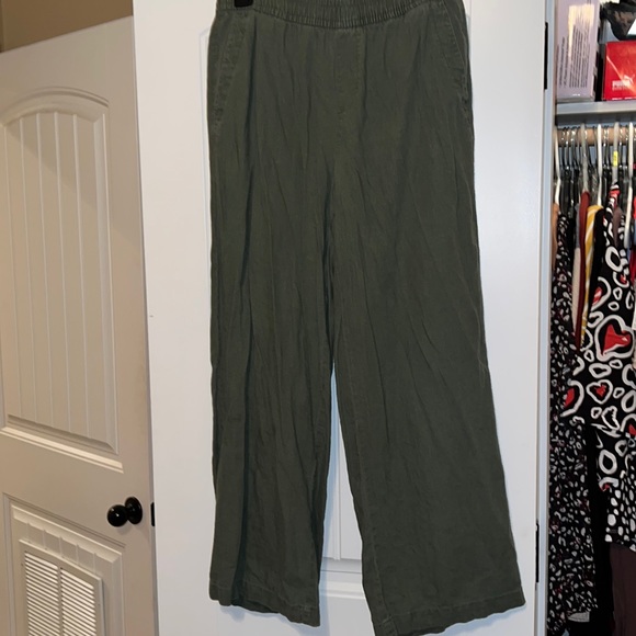 Old Navy Pants - Wide leg, linen style pants, army green